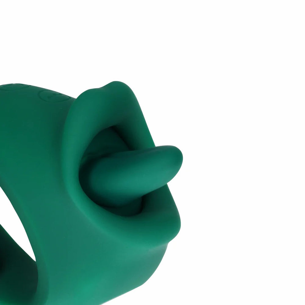 Licking and Vibrating Clitoral Stimulator - Verde